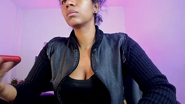 Snapshot of Ellie_Alves chatting on October 2025 02:06:02 PM Ellie Alves online show from October 2025 02:06:02 PM