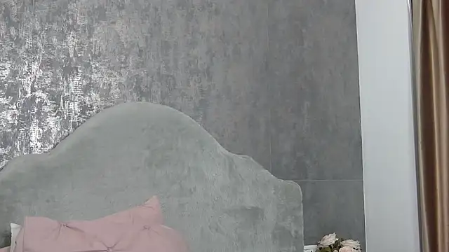 Snapshot of LisaCroft chatting on June 2026 05:42:02 AM LisaCroft online show from June 2026 05:42:02 AM