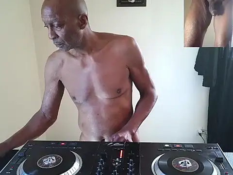 longdick4you8686 online show from June 2026 08:33:01 PM