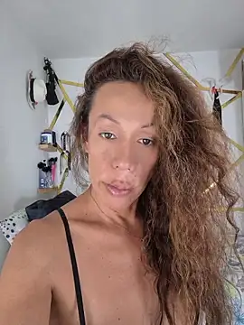 Snapshot of YOURSDEBORA chatting on May 2026 10:27:01 PM YOURSDEBORA online show from May 2026 10:27:01 PM