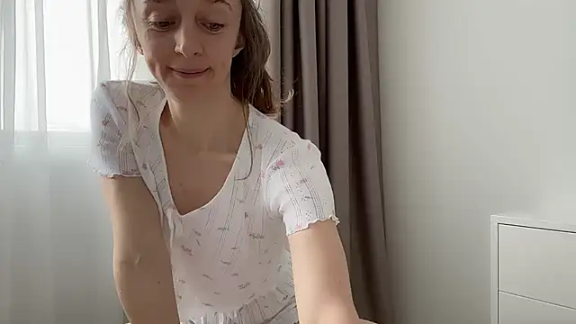 ShySchoolGirl online show from February 2026 01:00:02 PM