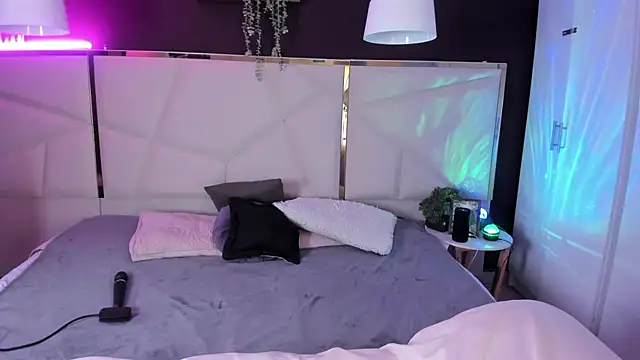 Inndrahot online show from December 2025 03:45:02 AM