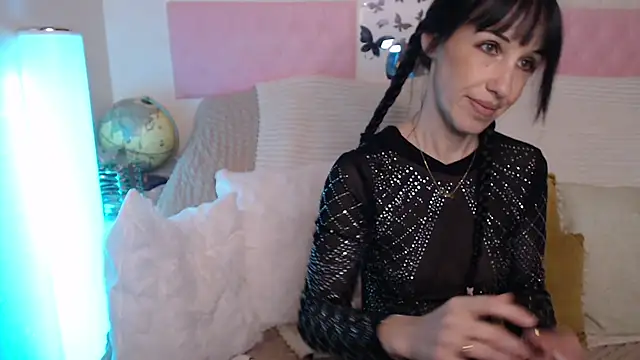 -carla- online show from November 2025 06:03:01 AM