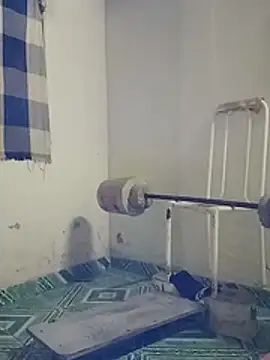 tarra122 online show from April 2026 09:39:33 PM