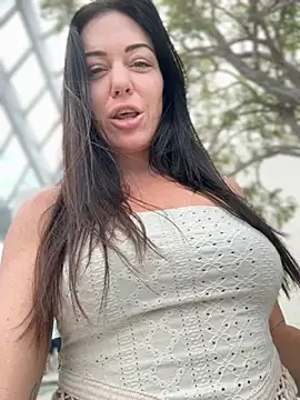 Snapshot of LilliThelo chatting on October 2025 04:35:02 AM LilliThelo online show from October 2025 04:35:02 AM