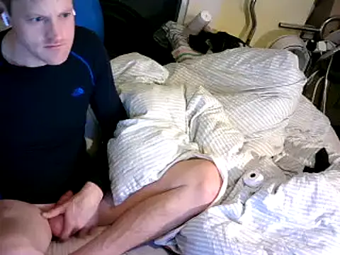 Snapshot of londonfuckwhore chatting on December 2024 11:57:01 PM londonfuckwhore online show from December 2024 11:57:01 PM