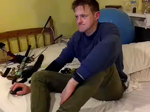 Snapshot of londonfuckwhore chatting on December 2024 02:24:01 AM londonfuckwhore online show from December 2024 02:24:01 AM