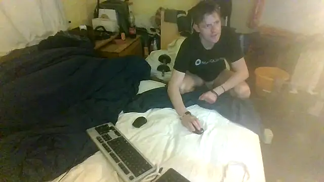 Snapshot of londonfuckwhore chatting on January 2025 09:20:01 PM londonfuckwhore online show from January 2025 09:20:01 PM