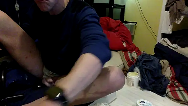 Snapshot of londonfuckwhore chatting on December 2025 01:10:02 AM londonfuckwhore online show from December 2025 01:10:02 AM