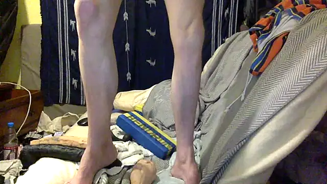 Snapshot of londonfuckwhore chatting on December 2025 05:52:01 PM londonfuckwhore online show from December 2025 05:52:01 PM