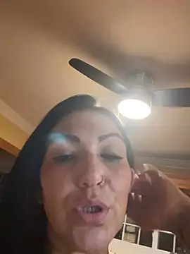 Snapshot of LittleMissEeve chatting on June 2026 03:53:01 AM LittleMissEeve online show from June 2026 03:53:01 AM