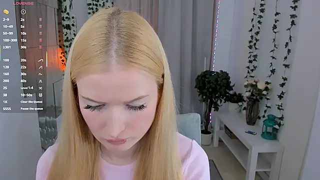 Laly Peach online show from November 2025 05:24:02 PM