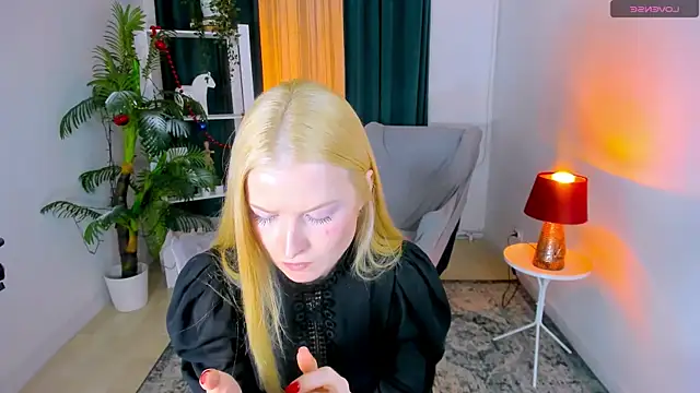 Laly Peach online show from January 2026 01:59:01 PM