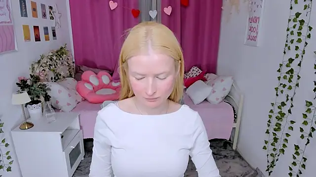 Snapshot of Laly_Peach chatting on June 2026 06:50:01 AM Laly Peach online show from June 2026 06:50:01 AM