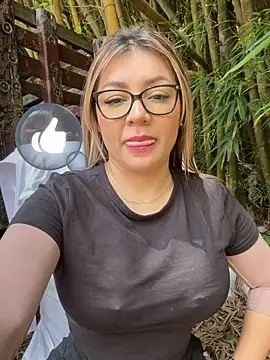 Snapshot of DIANITA_1988 chatting on March 2026 04:45:01 PM DIANITA 1988 online show from March 2026 04:45:01 PM
