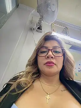 Snapshot of DIANITA_1988 chatting on April 2026 02:00:02 PM DIANITA 1988 online show from April 2026 02:00:02 PM