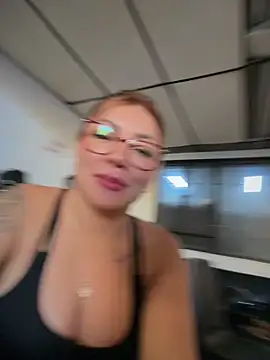Snapshot of DIANITA_1988 chatting on May 2026 02:25:01 PM DIANITA 1988 online show from May 2026 02:25:01 PM
