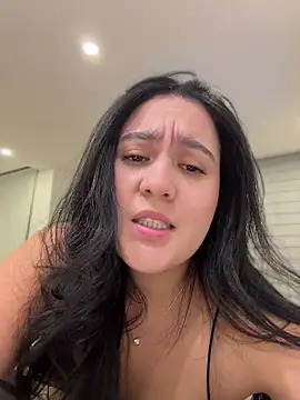 Nina lovi online show from June 2026 12:11:01 AM