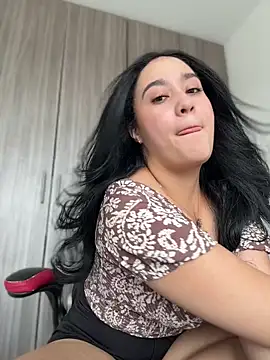 Nina lovi online show from July 2026 08:18:01 PM