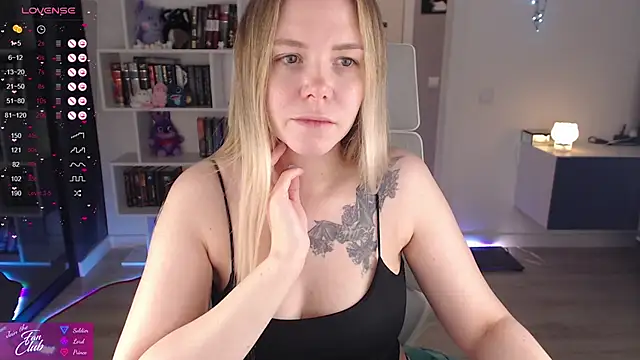 Emma Bryan online show from November 2025 06:32:01 PM