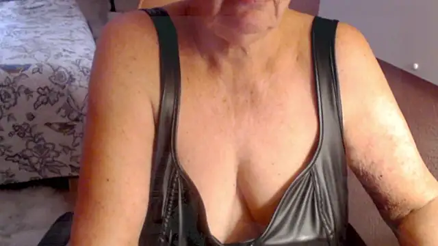 GrannyChrissy68 online show from January 2025 12:37:02 PM