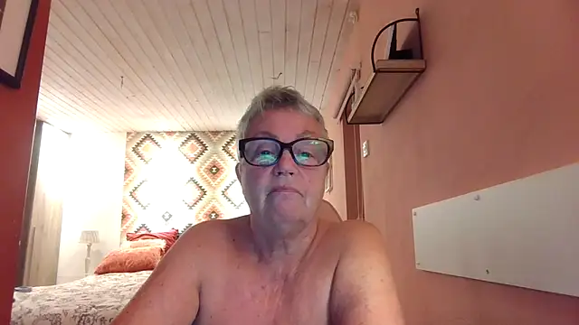 GrannyChrissy68 online show from September 2025 09:38:01 PM