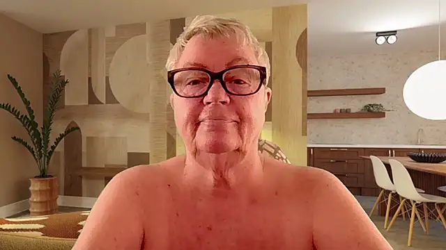 GrannyChrissy68 online show from April 2026 01:09:02 PM