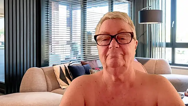 GrannyChrissy68 online show from April 2026 01:30:01 PM