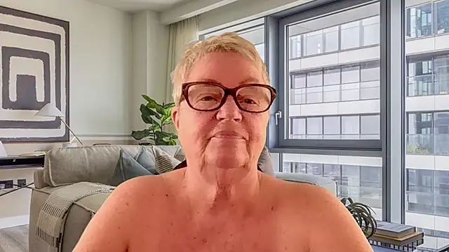 GrannyChrissy68 online show from April 2026 12:46:01 PM