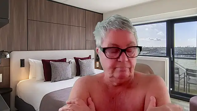 GrannyChrissy68 online show from June 2026 12:40:01 PM