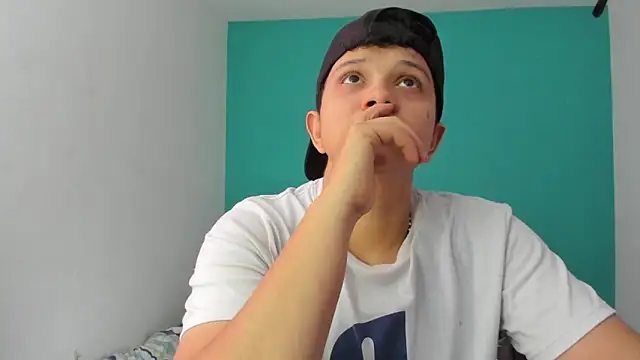 Snapshot of alex-queen- chatting on November 2025 06:54:02 PM alex-queen- online show from November 2025 06:54:02 PM