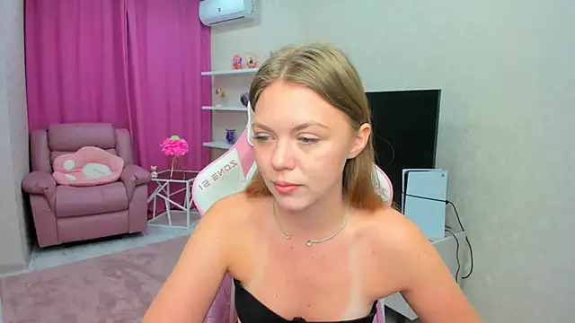 Strawberrye online show from February 2026 03:14:02 AM