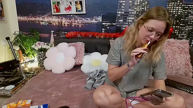 little-leni online show from February 2025 10:23:01 AM