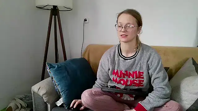 little-leni online show from December 2025 08:41:02 AM