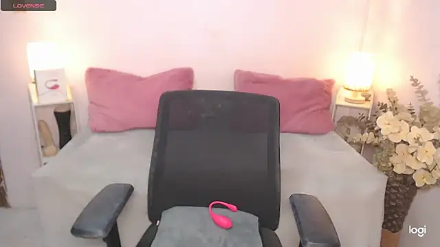 AmazingDREAMGirl online show from December 2024 01:22:01 PM