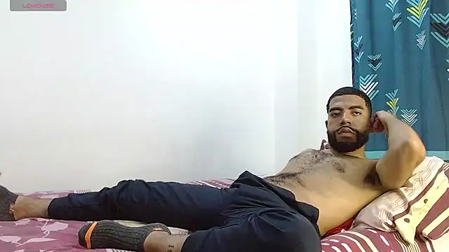 Snapshot of Aroon_Stonne chatting on March 2025 02:43:01 AM Aroon Stonne online show from March 2025 02:43:01 AM