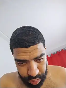 Snapshot of Aroon_Stonne chatting on November 2025 04:44:01 AM Aroon Stonne online show from November 2025 04:44:01 AM