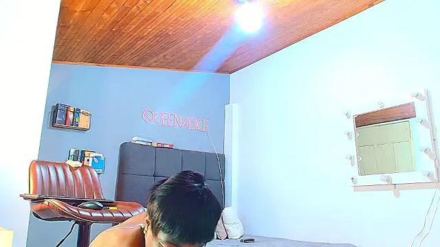 queenaliice online show from February 2026 11:39:02 AM