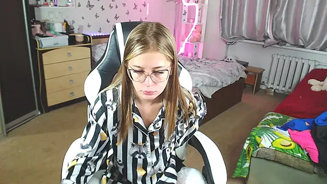 Kira honeyy online show from March 2025 06:11:02 AM