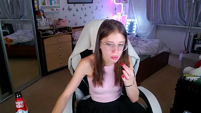 Kira honeyy online show from October 2025 06:00:01 AM