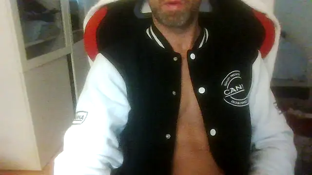 Snapshot of NickHarley69 chatting on February 2025 07:32:02 AM NickHarley69 online show from February 2025 07:32:02 AM