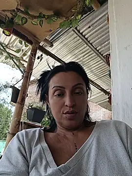 Snapshot of zullyxhot chatting on June 2026 05:22:01 PM zullyxhot online show from June 2026 05:22:01 PM