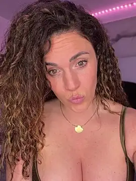 Clara-xoxo online show from March 2026 10:50:01 PM