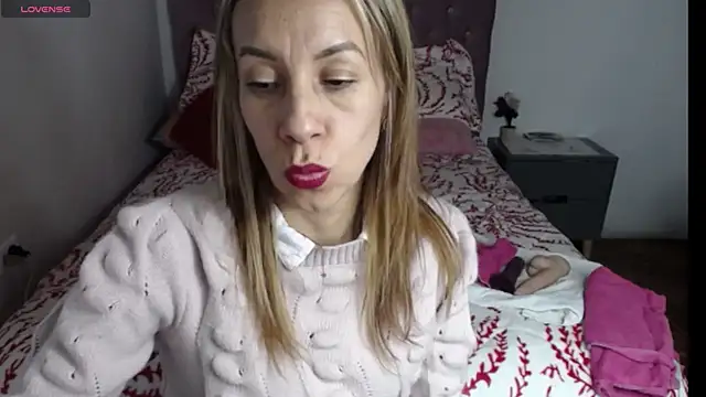 cristin doll  online show from November 2025 10:33:02 PM