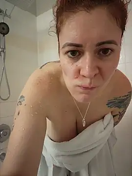 HollyTattoo online show from October 2025 06:49:01 PM