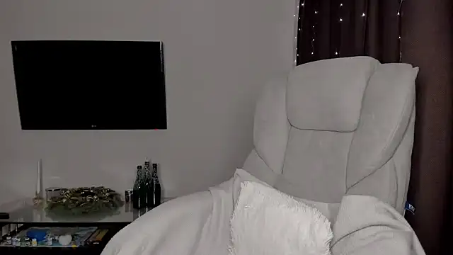 SeasonalSomeone online show from December 2024 08:13:01 PM