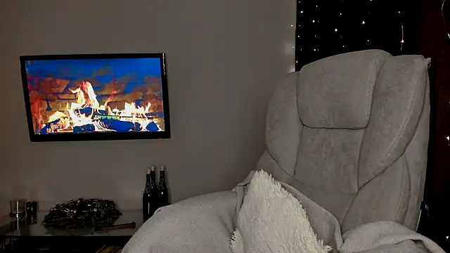 SeasonalSomeone online show from January 2025 09:50:02 PM