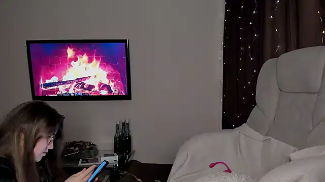 SeasonalSomeone online show from February 2025 04:57:02 PM