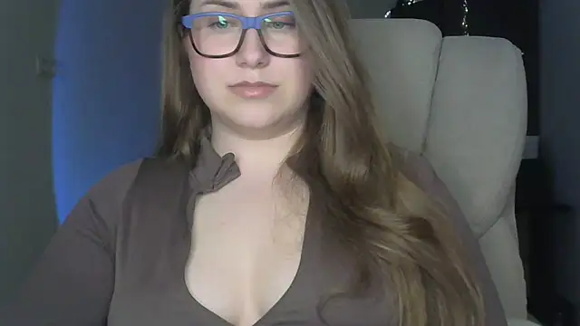 SeasonalSomeone online show from April 2026 11:29:01 PM