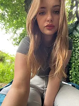 Snapshot of Night_dreams chatting on May 2026 09:06:01 AM Night dreams online show from May 2026 09:06:01 AM